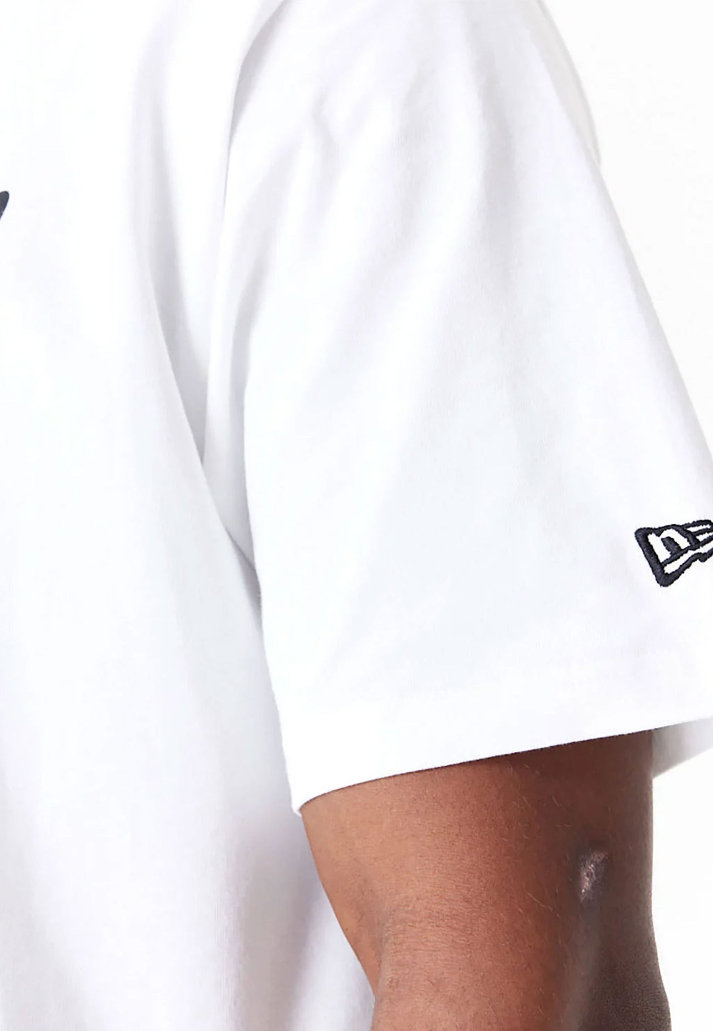 New Era T-shirt - Oversized spray Graphic Tee-White